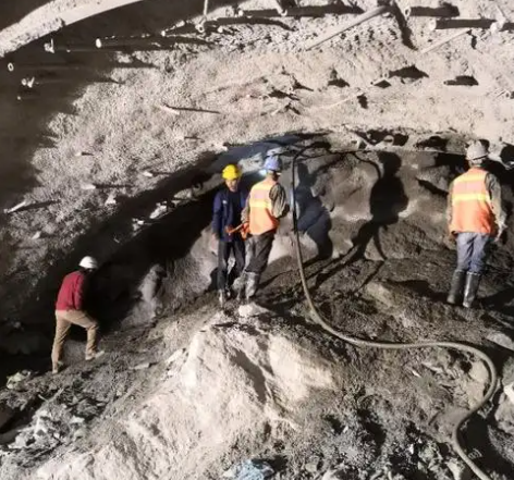 五大连池拱顶带模注浆料的施工流程及注意事项